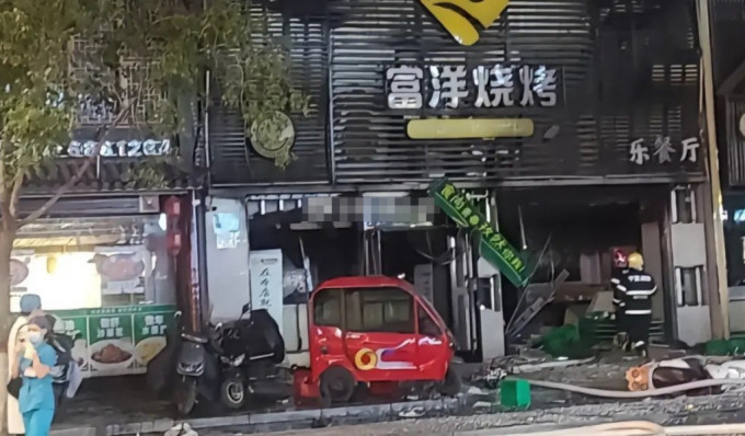 寧夏一燒烤店爆炸，釀成最少31人身亡。(微博)