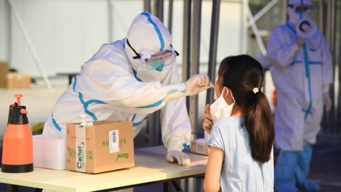 北京为市民加强核酸检测。新华社资料相