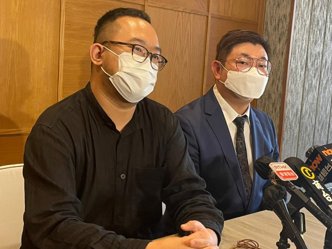 （左起）香港公共醫療醫生協會會長凌霄志、政府醫生協會主席張刻勁。