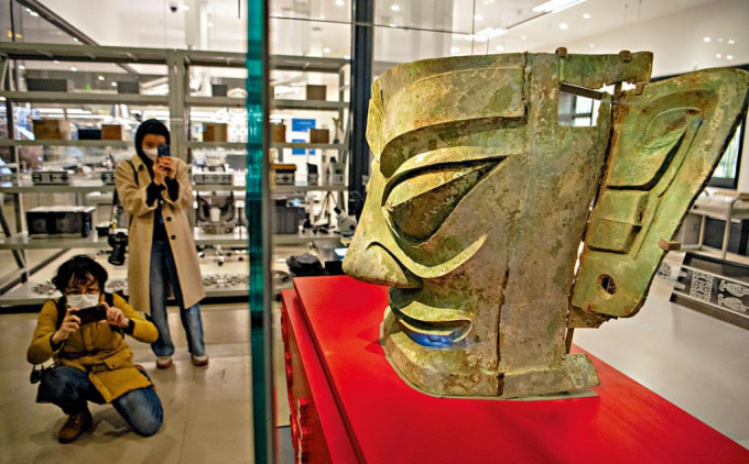 三星堆博物馆的青铜大面具。