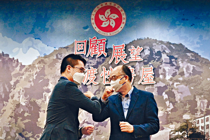 ■運房局局長陳帆（右）與新地執行董事郭基煇一同出席活動。
