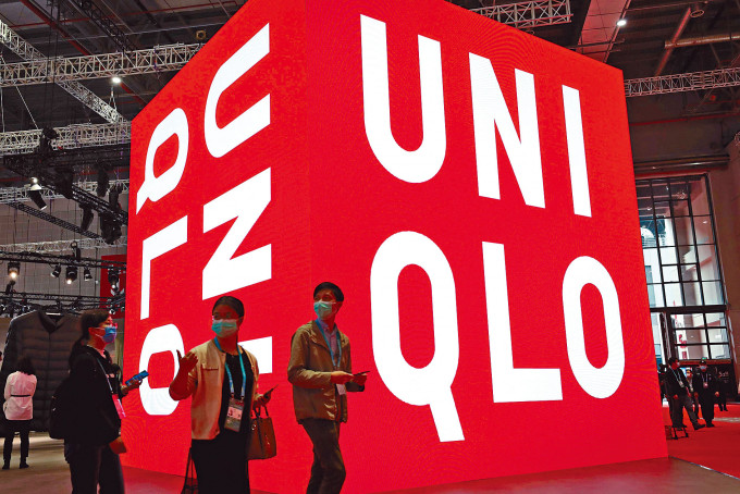 迅销在全球营运2298间UNIQLO店铺，其中6成店铺位于日本以外的亚洲区内。