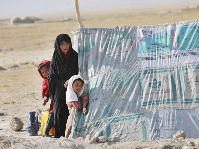 有阿富汗人到難民營棲身。AP圖片