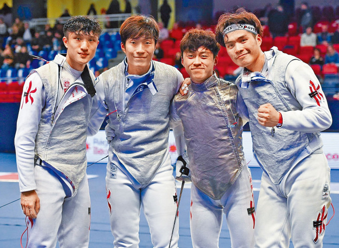 ■（左起）蔡俊彥、張家朗、吳諾弘及張小倫今聯手出戰男花團體賽。