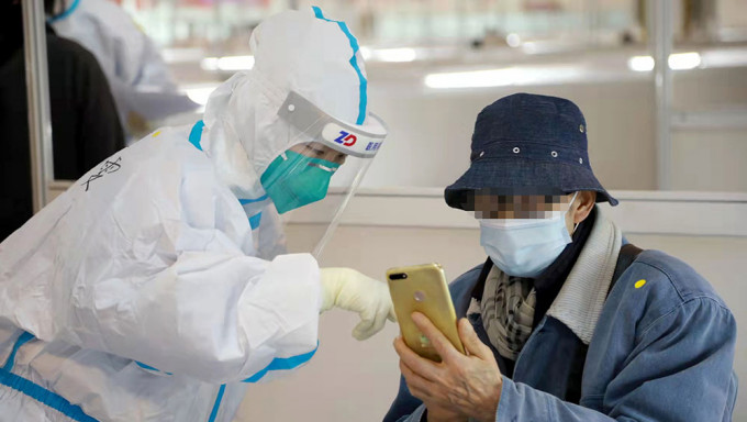 上海進行切塊式網格化核酸檢測。新華社圖片