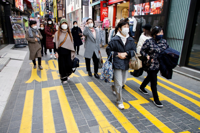 南韩暂缓放宽防疫措施。路透社资料图片