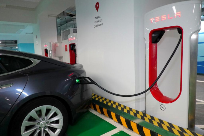Tesla Supercharging V2/V3快速充電收費今天(1月11日)加價，由HK$3.1/kWh加至HK$3.6/kWh。