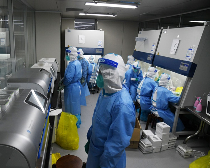 青岛市近日加强对市民的核酸检测。新华社