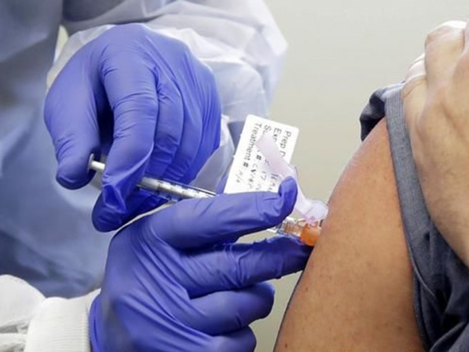 英國醫學會指仍有很多年輕人未接種疫苗過早放寬措施會令感染個案激增。AP