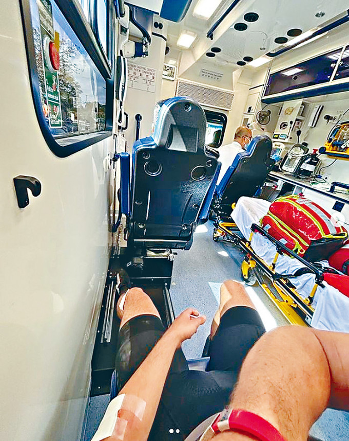 伍泰龍在Instagram發帖指遇上交通意外，並上載受傷圖片。