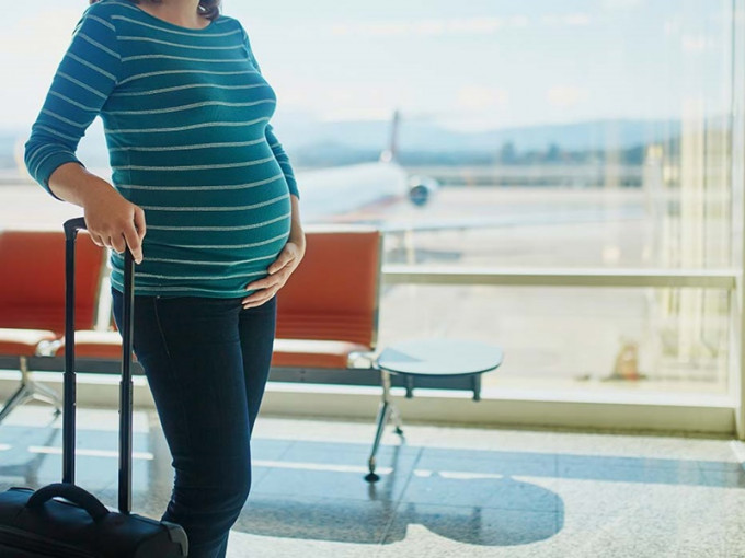 有准港妈怀孕时飞到日本旅游，期间突然妊娠出血，最后胎儿不保。示意图