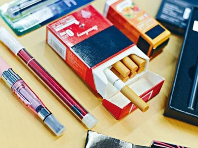 法国有男子疑似为买便宜香烟，违反国家禁令，遭罚款惩处。示意图