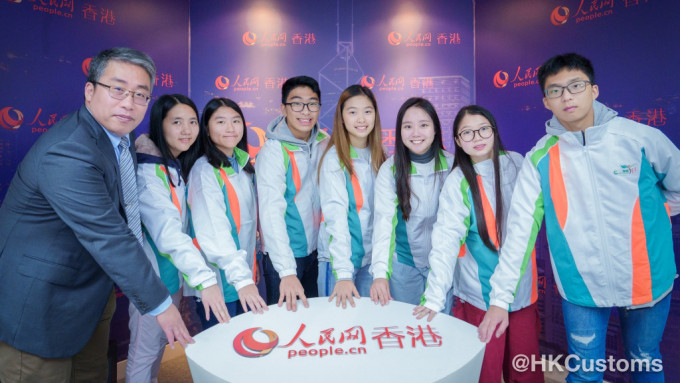 Customs YES與一班青少年去到人民網（香港）辦公室度參觀。