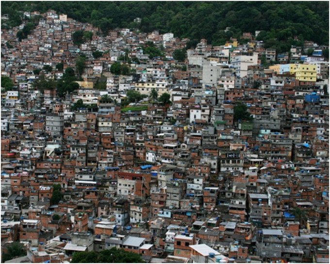 里約熱內盧的羅西尼亞貧民窟一向治安惡劣。