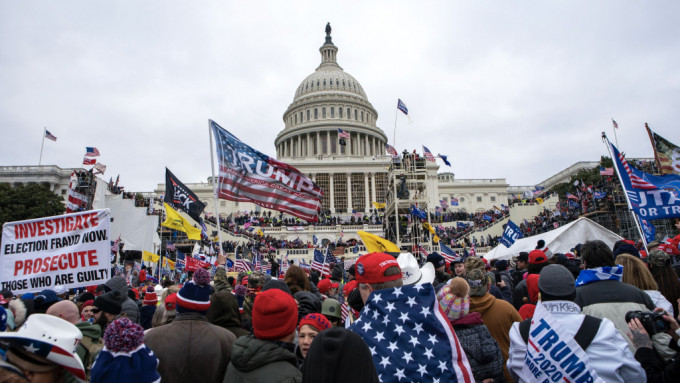 2021年1月6日，大批特朗普支持者圍攻國會大廈。 美聯社資料圖