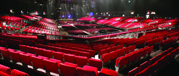 全港最大的室內多用途文娛活動場地AsiaWorld-Arena，可容納多達14000人。