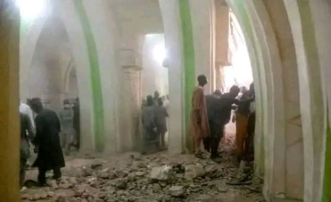 尼日利亚有清真寺部分倒塌。图片来源：Twitter