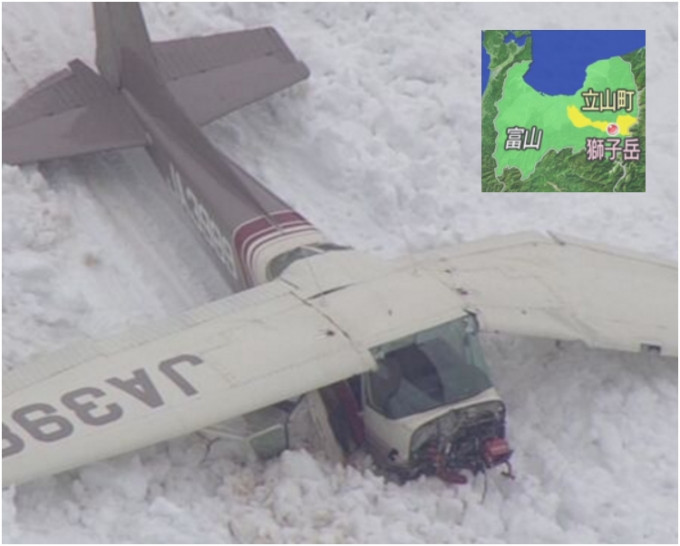 失事飞机在雪地上被发现。网图