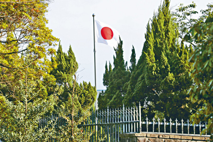 ■日本駐台代表官邸升日本國旗。