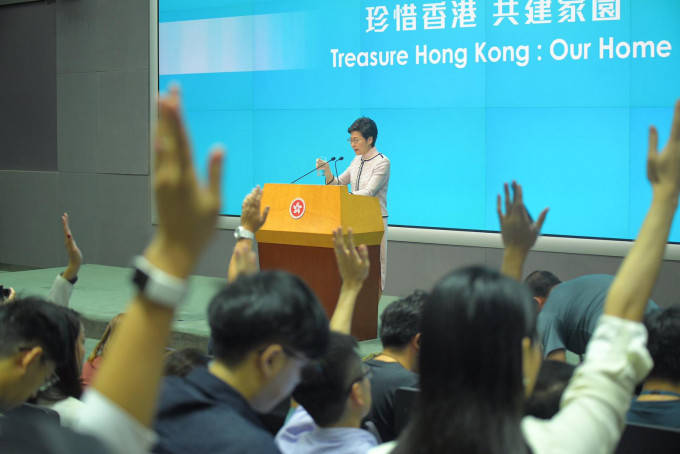 《施政报告》公布后，林郑月娥接连出席解画活动。