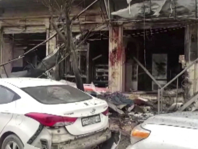 爆炸发生后，一间餐厅损毁严重。AP