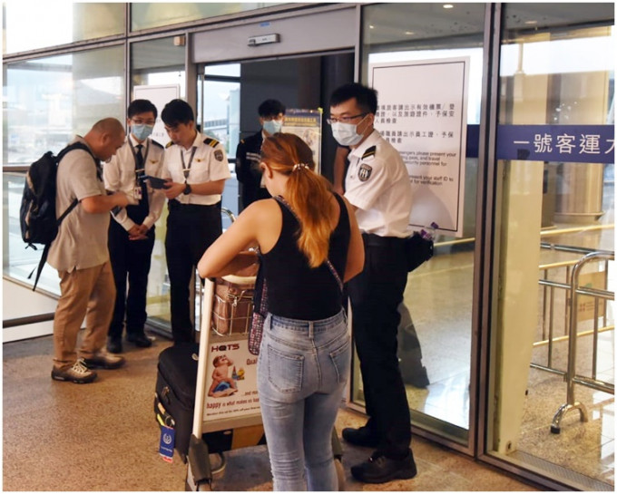 機管局提醒旅客需於航班起飛前至少3小時到達機場。