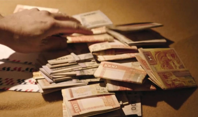 電影《樹大招風》使用大量千元面額「道具銀紙」。