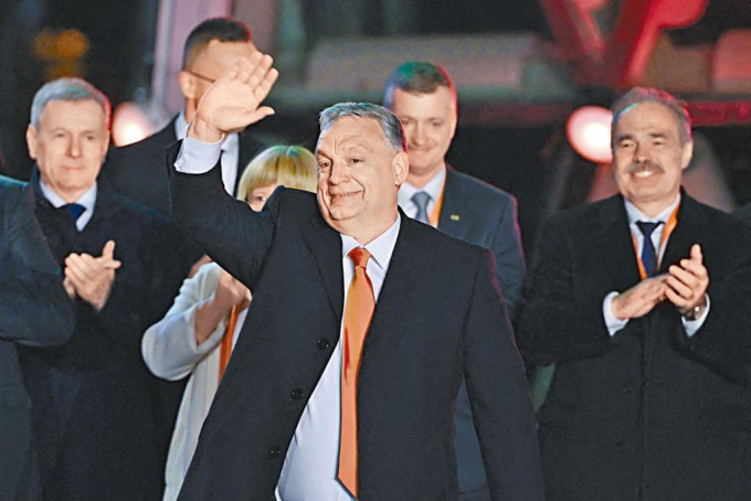 匈牙利總理歐爾班慶祝勝利。