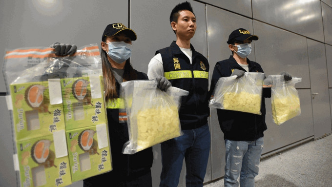 46盒榴槤酥藏6.4公斤可卡因 两港女马拉返港被捕