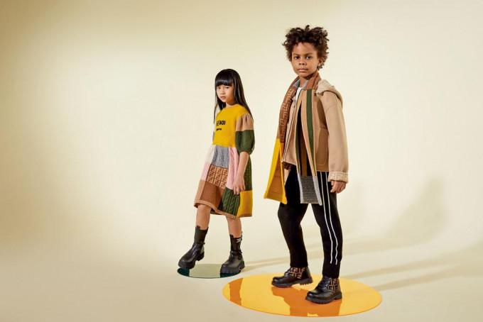 品牌的秋冬童装系列主打Patchwork设计，选用优质素材结合时尚剪裁，带来高质之选。(F)