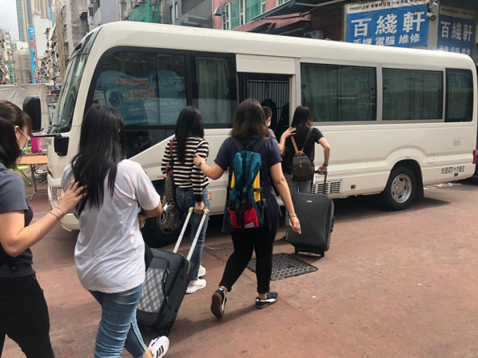 连同一名女主持共拘捕4名女子。图:警方提供