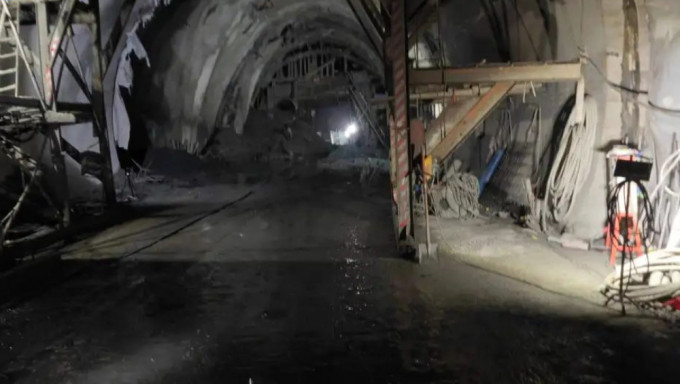 青海互助北山特長隧道塌陷事故搜救結束，被困3人全部遇難。 央視截圖