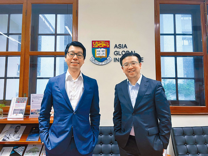 鄧希煒（左）表示，香港知識產權商品化起步較遲，持份者應加強了解經濟效益。