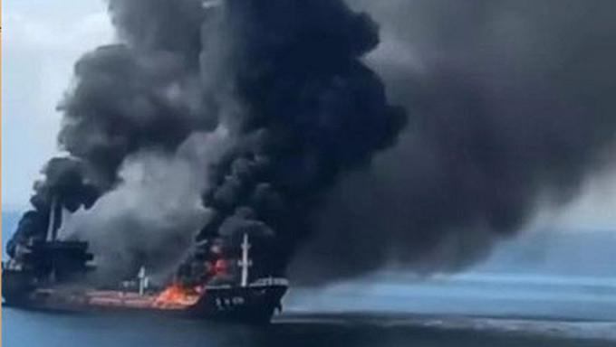  深圳油轮广西北部湾海域起火，2名失踪人员确认死亡。