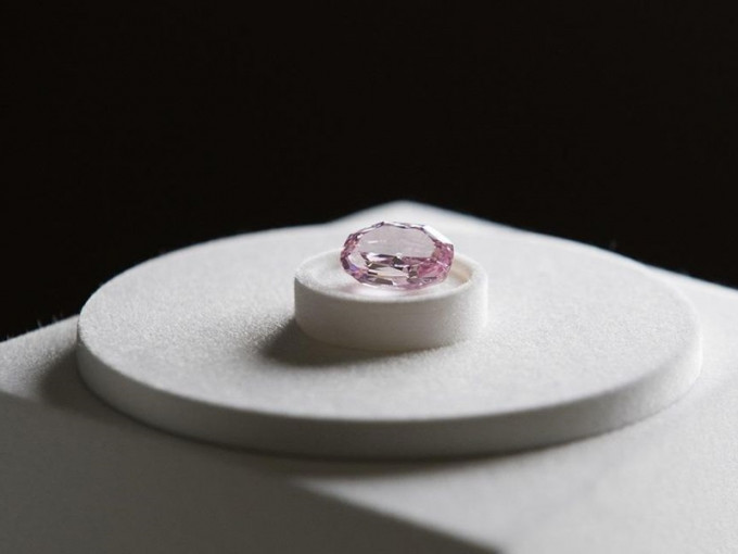 俄罗斯阿尔罗萨公司计划于11月拍卖其开采的粉红钻「玫瑰花魂」。　网图