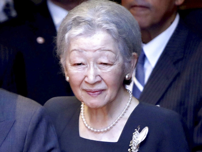 日上皇后美智子住院，周日接受乳癌手术。