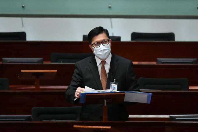 邓炳强说，争取在本届政府任期内开启23条立法谘询程序。