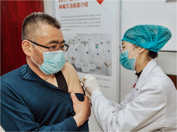 北京疾控中心提醒患有高血压者不可接种新冠疫苗。新华社资料图片
