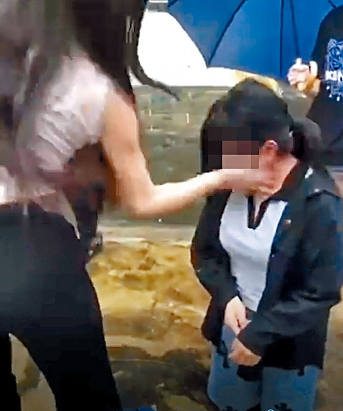 警方拘捕五名少女，涉與掌摑女童案有關。
