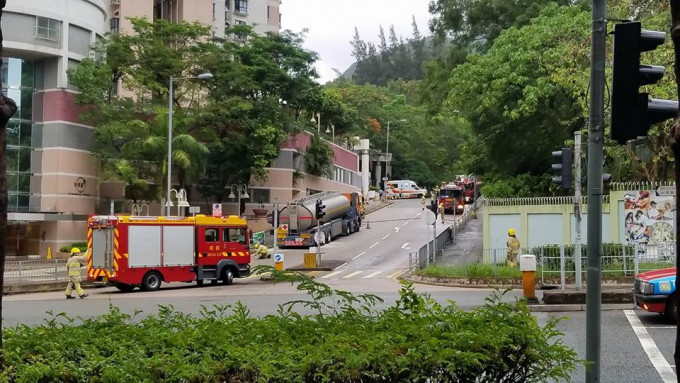 運油車突然冒煙。網民‎Kai Ming Lo‎圖片