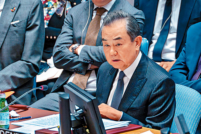 外长王毅在京会见欧盟及成员国驻华使节。