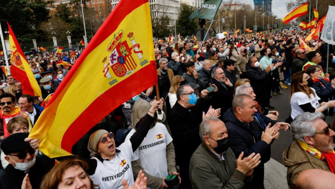西班牙數以萬計的民眾在各大城市上街示威。REUTERS