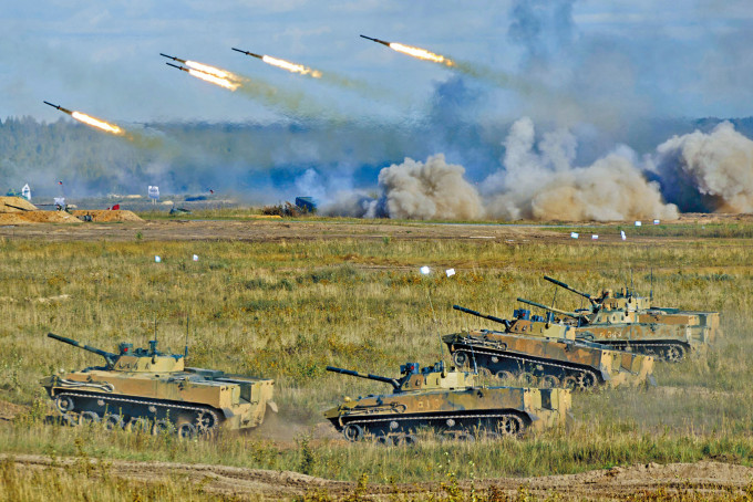 乌克兰的两个邻国俄罗斯和白俄罗斯，九月举行联合军演。