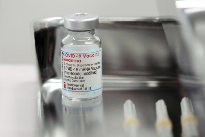 日本莫德納疫苗混入金屬異物。AP資料圖片