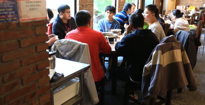 蔡佳俊在北京创业开设4家火锅店。网上图片