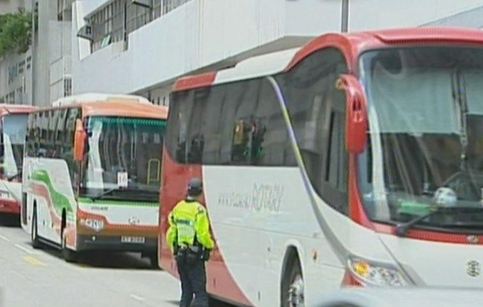 旅巴乘客量大跌要求政府提供援助。