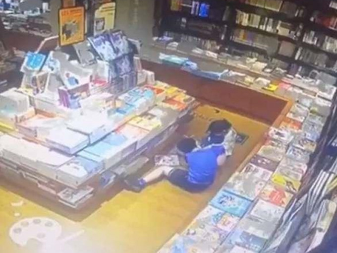 上海一名10歲男童書店內猥褻5歲女童。