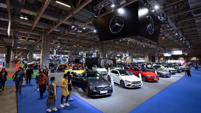 彭博社报道，指中国拟对部份欧美进口的汽车，增收关税。新华社