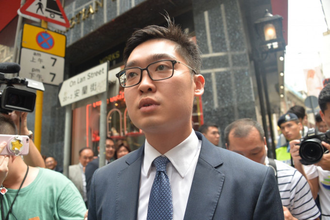 外交部驻港公署谴责邀陈浩天演讲，敦促FCC反躬自省。