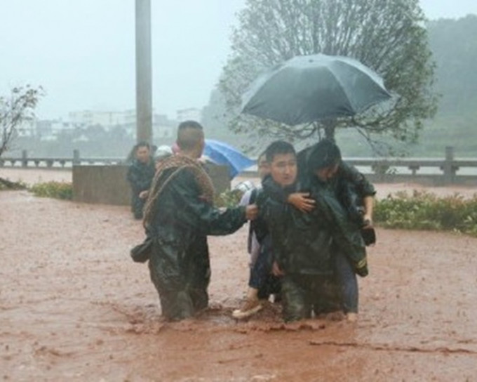 自周一以来四川大部地区出现强降雨。